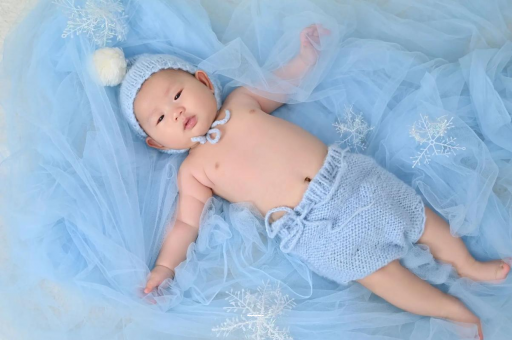北京代生子机构包男孩宝宝上眼皮肿