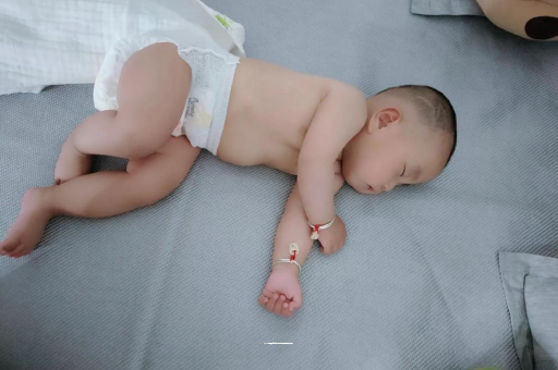 北京代生子机构包男孩两个月宝宝肚子胀气